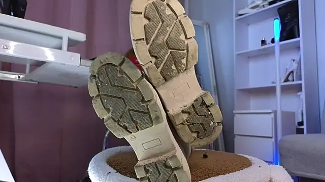 CruelSiren online show from December 22, 2025, 9:56 pm