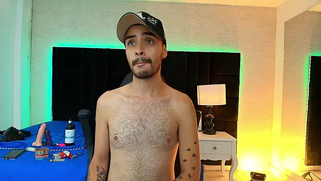 Snapshot of HairyDiamond_ chatting on September 17, 2025, 3:24 pm HairyDiamond online show from September 17, 2025, 3:24 pm