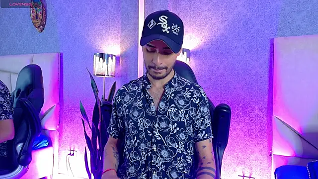 Snapshot of HairyDiamond_ chatting on September 29, 2025, 12:05 am HairyDiamond online show from September 29, 2025, 12:05 am