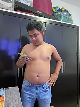 Snapshot of Danimiles chatting on February 19, 2026, 5:36 am Danimiles online show from February 19, 2026, 5:36 am