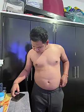 Snapshot of Danimiles chatting on February 20, 2026, 5:26 am Danimiles online show from February 20, 2026, 5:26 am