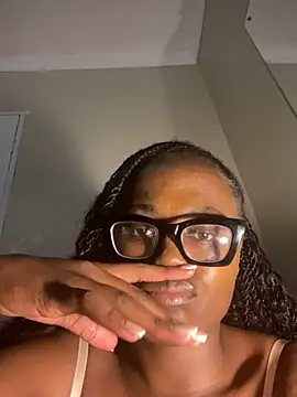 Moonzy77 online show from October 17, 2025, 12:58 am