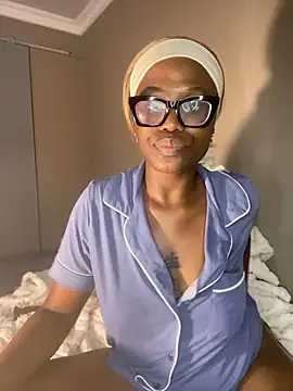 Moonzy77 online show from November 7, 2025, 1:16 am