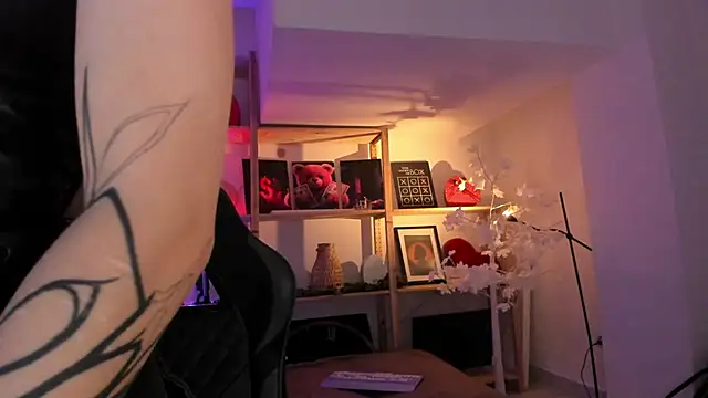 Snapshot of Sima_Wendy chatting on November 18, 2025, 7:13 am Sima Wendy online show from November 18, 2025, 7:13 am