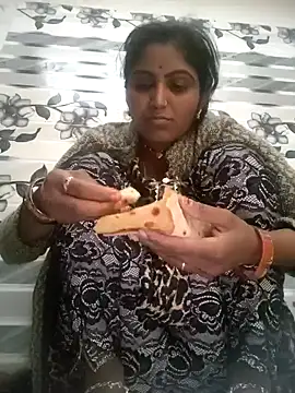 Snapshot of LUCKY_cut chatting on January 19, 2026, 6:17 am LUCKY cut online show from January 19, 2026, 6:17 am