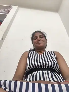 Snapshot of LUCKY_cut chatting on February 9, 2026, 6:23 pm LUCKY cut online show from February 9, 2026, 6:23 pm