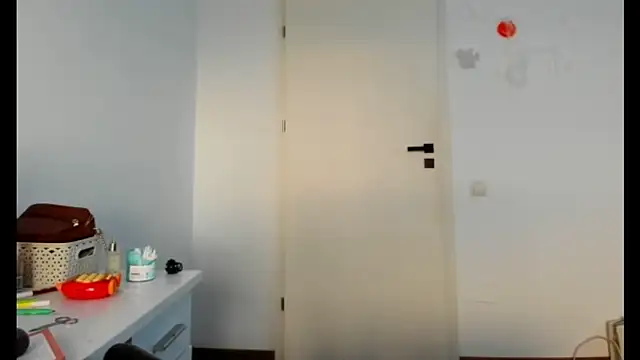 Snapshot of crystalxx18 chatting on October 24, 2025, 6:43 am crystalxx18 online show from October 24, 2025, 6:43 am