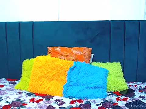 SweetSlenderChoc online show from February 2, 2026, 4:27 pm