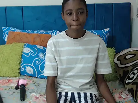 SweetSlenderChoc online show from May 25, 2026, 11:16 am