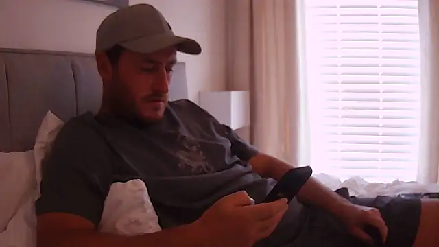 Snapshot of Londonlad818 chatting on September 24, 2025, 1:25 pm Londonlad818 online show from September 24, 2025, 1:25 pm