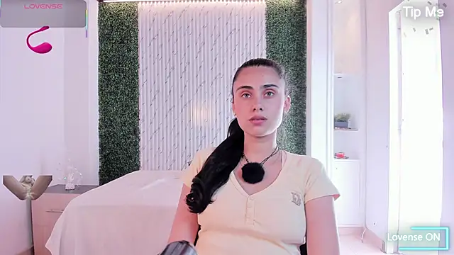 sofiapalacioss online show from March 31, 2026, 7:36 pm