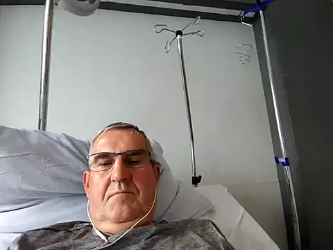 Oldmenhot66 online show from October 21, 2025, 8:37 am