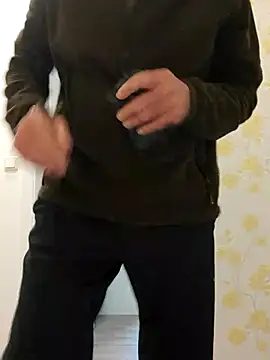 Oldmenhot66 online show from November 1, 2025, 9:11 am