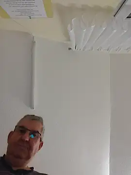 Oldmenhot66 online show from December 3, 2025, 5:15 am