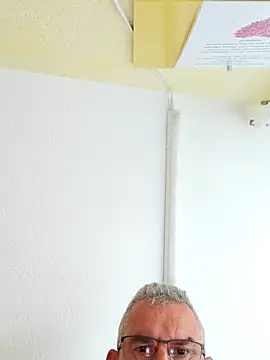 Oldmenhot66 online show from June 18, 2026, 4:13 am