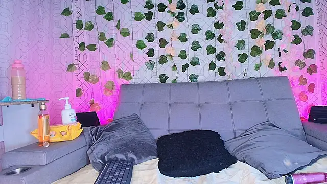 Snapshot of collet_1 chatting on October 12, 2025, 12:26 pm collet 1 online show from October 12, 2025, 12:26 pm