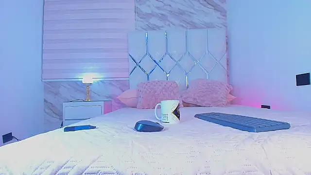 Snapshot of collet_1 chatting on October 30, 2025, 12:17 pm collet 1 online show from October 30, 2025, 12:17 pm