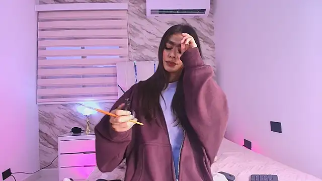 Snapshot of collet_1 chatting on November 11, 2025, 11:54 am collet 1 online show from November 11, 2025, 11:54 am