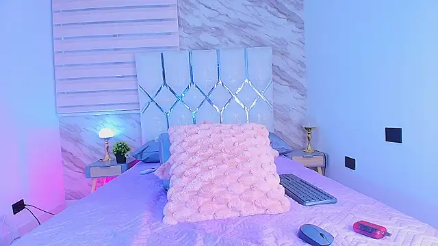 Snapshot of collet_1 chatting on November 14, 2025, 12:04 pm collet 1 online show from November 14, 2025, 12:04 pm