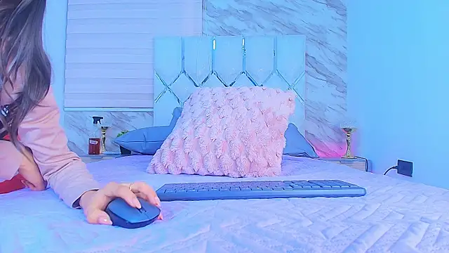 Snapshot of collet_1 chatting on November 19, 2025, 11:54 am collet 1 online show from November 19, 2025, 11:54 am