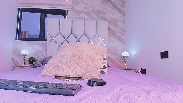 Snapshot of collet_1 chatting on November 24, 2025, 12:05 pm collet 1 online show from November 24, 2025, 12:05 pm