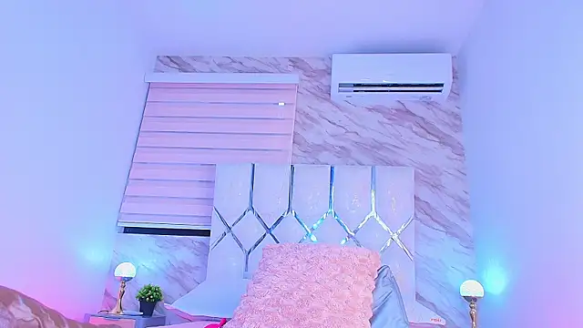 Snapshot of collet_1 chatting on December 5, 2025, 12:03 pm collet 1 online show from December 5, 2025, 12:03 pm