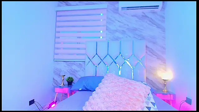 Snapshot of collet_1 chatting on December 14, 2025, 11:59 am collet 1 online show from December 14, 2025, 11:59 am