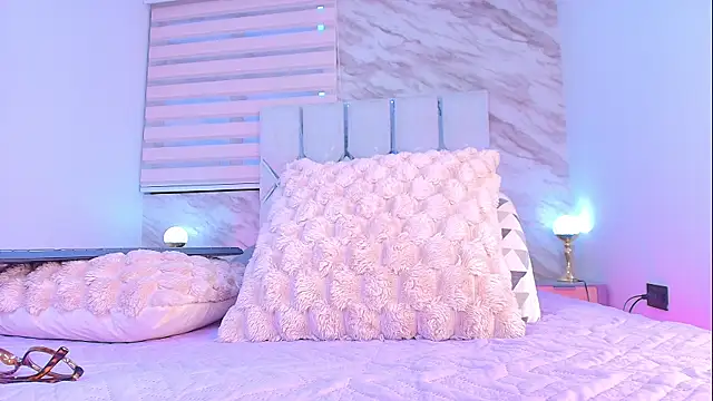 Snapshot of collet_1 chatting on December 15, 2025, 11:58 am collet 1 online show from December 15, 2025, 11:58 am