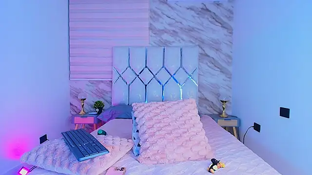 Snapshot of collet_1 chatting on January 16, 2026, 12:09 pm collet 1 online show from January 16, 2026, 12:09 pm