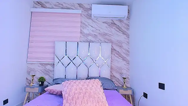 Snapshot of collet_1 chatting on January 17, 2026, 12:10 pm collet 1 online show from January 17, 2026, 12:10 pm