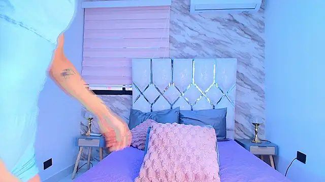 Snapshot of collet_1 chatting on February 5, 2026, 12:54 pm collet 1 online show from February 5, 2026, 12:54 pm