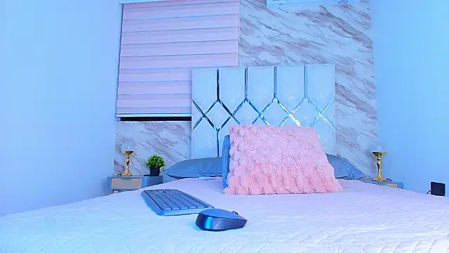 Snapshot of collet_1 chatting on February 9, 2026, 11:58 am collet 1 online show from February 9, 2026, 11:58 am