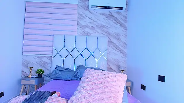 Snapshot of collet_1 chatting on February 12, 2026, 12:44 pm collet 1 online show from February 12, 2026, 12:44 pm