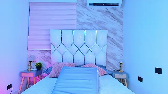 Snapshot of collet_1 chatting on February 26, 2026, 12:04 pm collet 1 online show from February 26, 2026, 12:04 pm