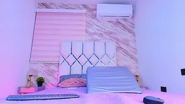 Snapshot of collet_1 chatting on February 28, 2026, 11:55 am collet 1 online show from February 28, 2026, 11:55 am