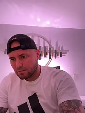 Snapshot of joshmahe chatting on October 8, 2025, 4:43 am joshmahe online show from October 8, 2025, 4:43 am