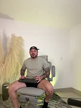 Snapshot of joshmahe chatting on December 16, 2025, 11:10 pm joshmahe online show from December 16, 2025, 11:10 pm