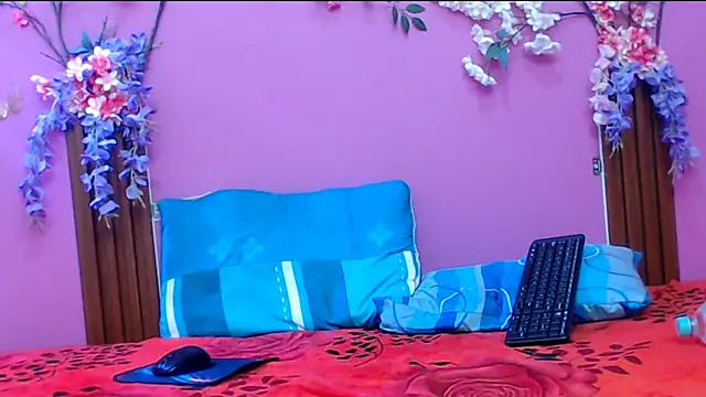 skinnysofia18 online show from September 11, 2025, 1:22 pm