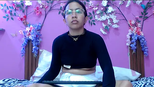 Snapshot of skinnysofia18 chatting on January 15, 2026, 1:26 pm skinnysofia18 online show from January 15, 2026, 1:26 pm