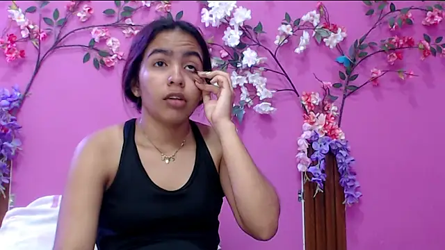 Snapshot of skinnysofia18 chatting on January 19, 2026, 1:26 pm skinnysofia18 online show from January 19, 2026, 1:26 pm