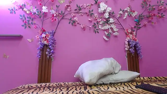 Snapshot of skinnysofia18 chatting on February 11, 2026, 1:27 pm skinnysofia18 online show from February 11, 2026, 1:27 pm