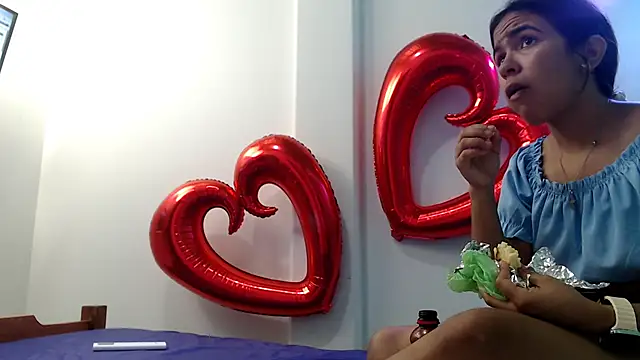 Snapshot of skinnysofia18 chatting on February 16, 2026, 2:35 pm skinnysofia18 online show from February 16, 2026, 2:35 pm