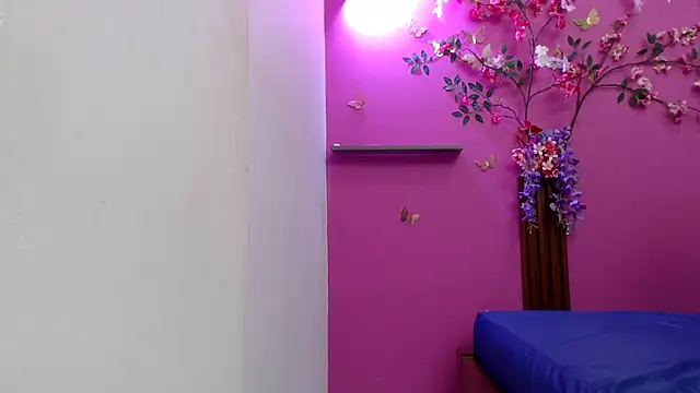 Snapshot of skinnysofia18 chatting on February 28, 2026, 1:12 pm skinnysofia18 online show from February 28, 2026, 1:12 pm