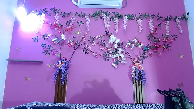 skinnysofia18 online show from May 16, 2026, 1:43 pm