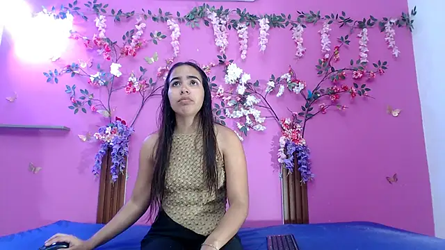 skinnysofia18 online show from May 17, 2026, 1:51 pm