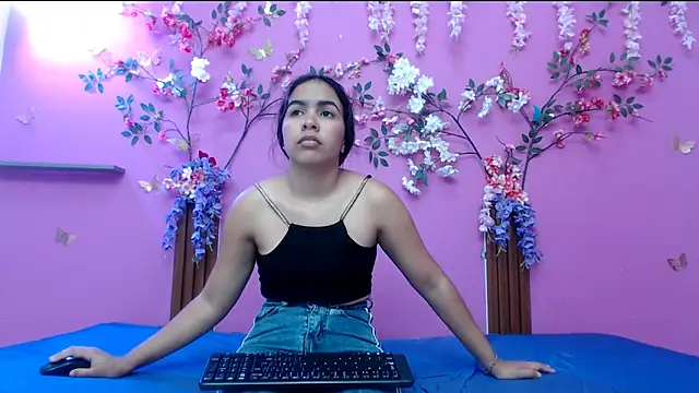 skinnysofia18 online show from May 29, 2026, 1:53 pm