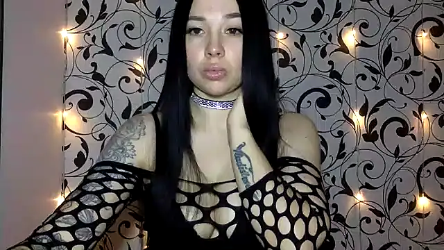 Snapshot of Ivelaa chatting on November 4, 2025, 1:21 pm Ivelaa online show from November 4, 2025, 1:21 pm