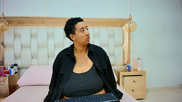 Snapshot of TiffantyAndStacy chatting on February 15, 2026, 9:41 am TiffantyAndStacy online show from February 15, 2026, 9:41 am