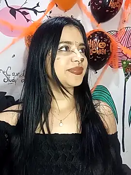 ValerieLove  online show from October 28, 2025, 7:27 pm