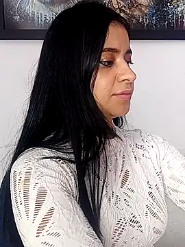 ValerieLove  online show from November 3, 2025, 7:48 pm